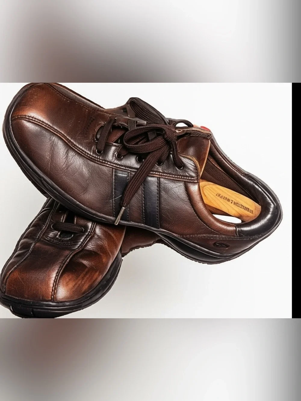 Skechers Brown Leather Lace-Up Oxford with Dark Contrast Stripes